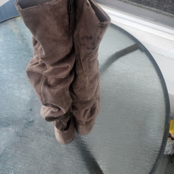 Qupid Womens GUC Sz 7 Slim Suede Like Knee High Boots in Tan with a Wedge - Picture 4 of 10